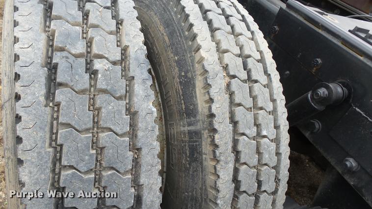 image for item K8102 1989 Mack RW713 crane truck