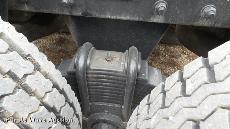 image for item K8102 1989 Mack RW713 crane truck