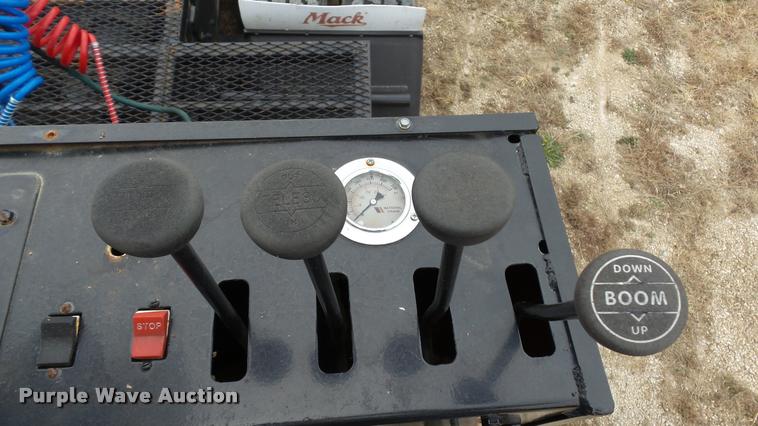 image for item K8102 1989 Mack RW713 crane truck