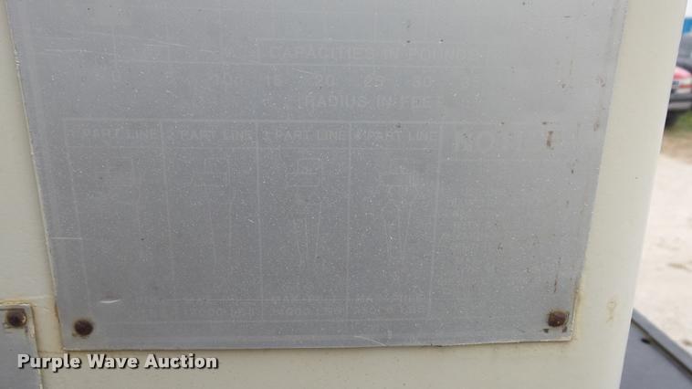 image for item K8102 1989 Mack RW713 crane truck