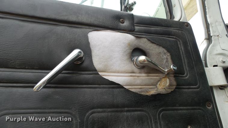 image for item K8102 1989 Mack RW713 crane truck