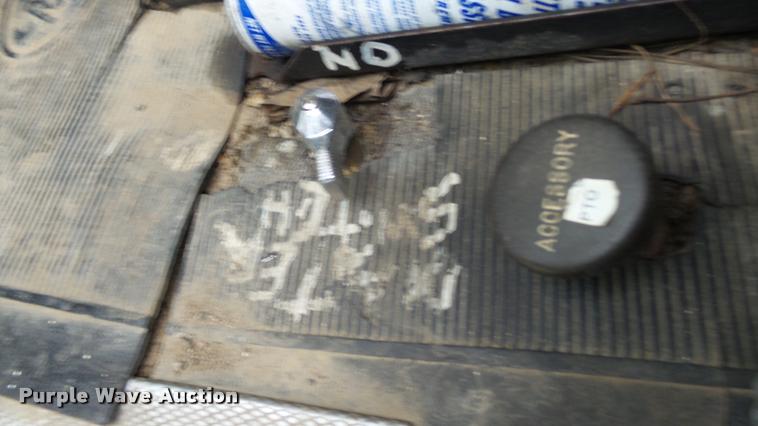 image for item K8102 1989 Mack RW713 crane truck