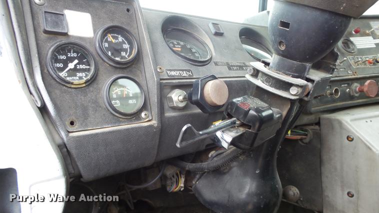 image for item K8102 1989 Mack RW713 crane truck