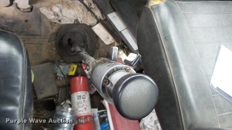 image for item K8102 1989 Mack RW713 crane truck