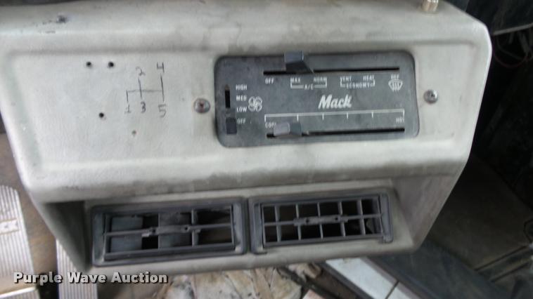 image for item K8102 1989 Mack RW713 crane truck