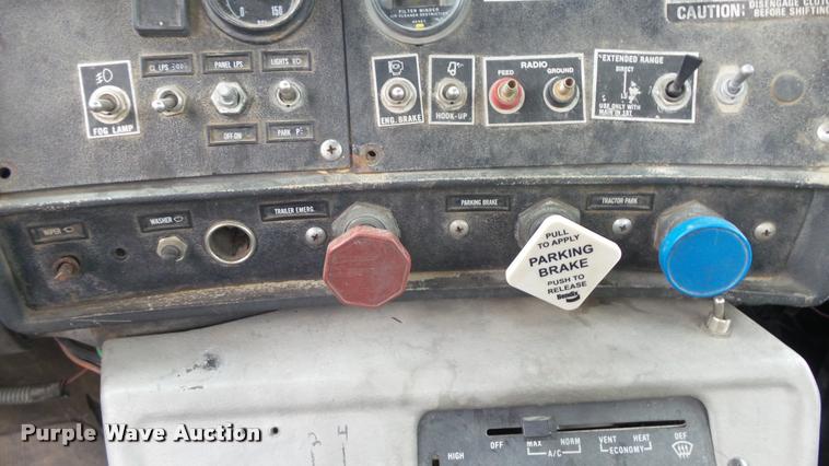 image for item K8102 1989 Mack RW713 crane truck