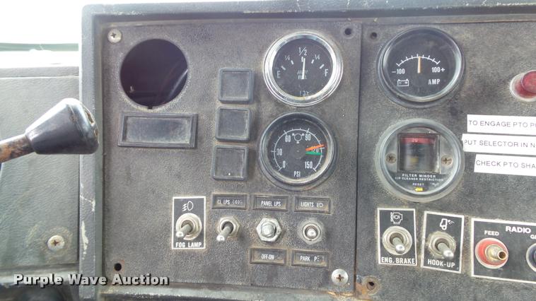 image for item K8102 1989 Mack RW713 crane truck