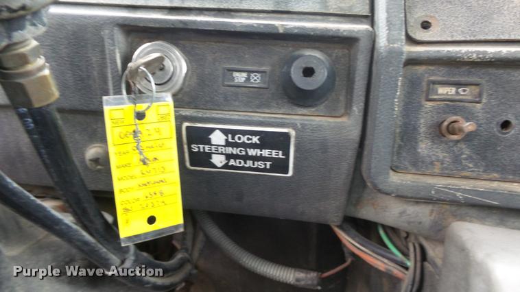 image for item K8102 1989 Mack RW713 crane truck