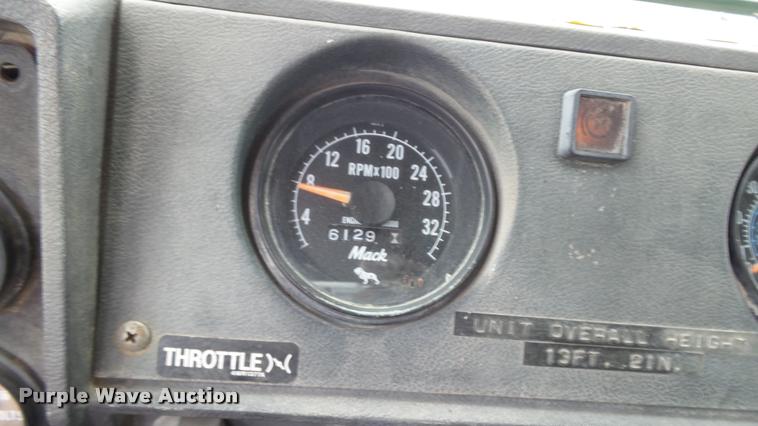 image for item K8102 1989 Mack RW713 crane truck