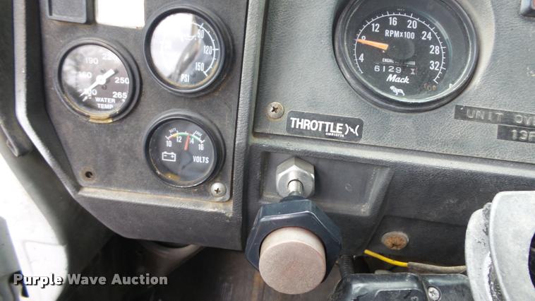 image for item K8102 1989 Mack RW713 crane truck