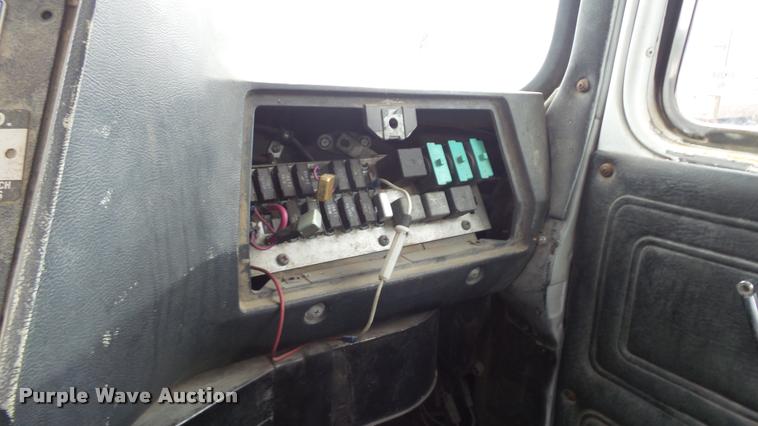 image for item K8102 1989 Mack RW713 crane truck