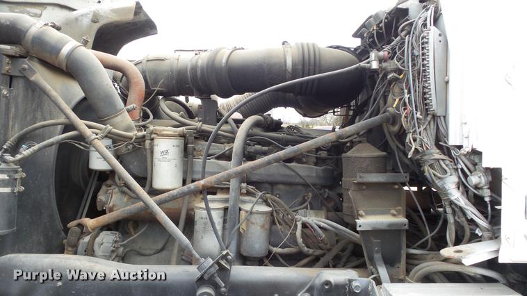 image for item K8102 1989 Mack RW713 crane truck