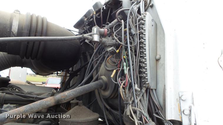 image for item K8102 1989 Mack RW713 crane truck