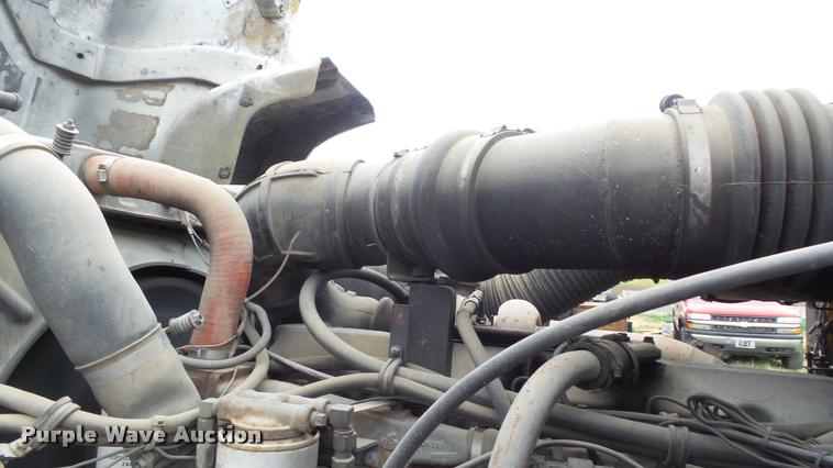 image for item K8102 1989 Mack RW713 crane truck