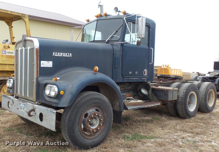 image for item K8103 1972 Kenworth T923 semi truck