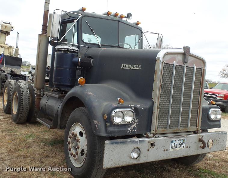 image for item K8103 1972 Kenworth T923 semi truck