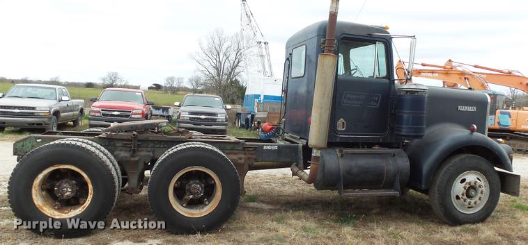 image for item K8103 1972 Kenworth T923 semi truck