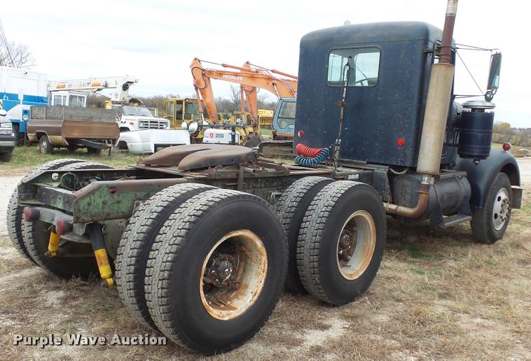 image for item K8103 1972 Kenworth T923 semi truck