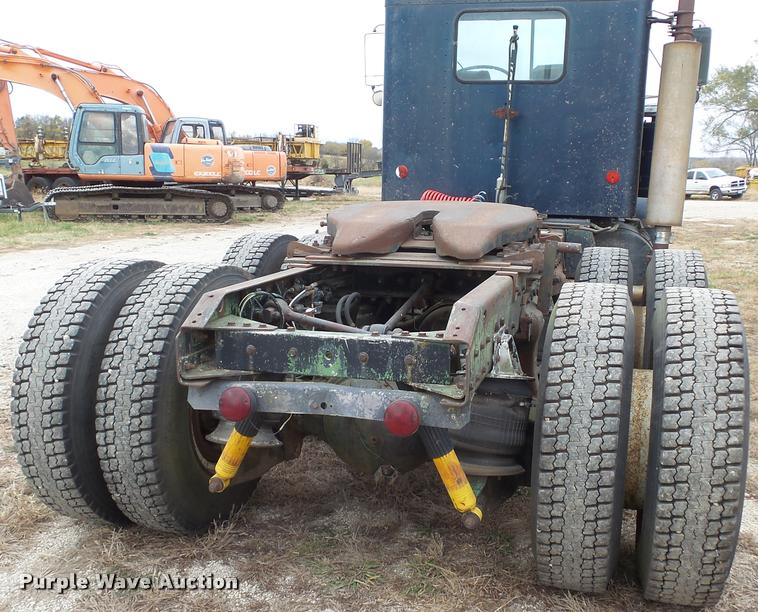 image for item K8103 1972 Kenworth T923 semi truck