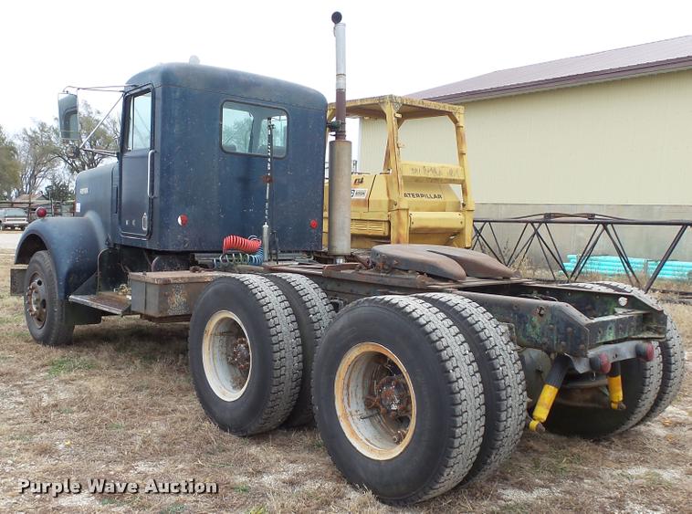 image for item K8103 1972 Kenworth T923 semi truck