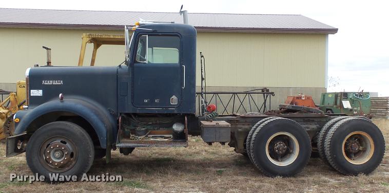 image for item K8103 1972 Kenworth T923 semi truck