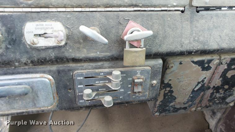 image for item K8103 1972 Kenworth T923 semi truck