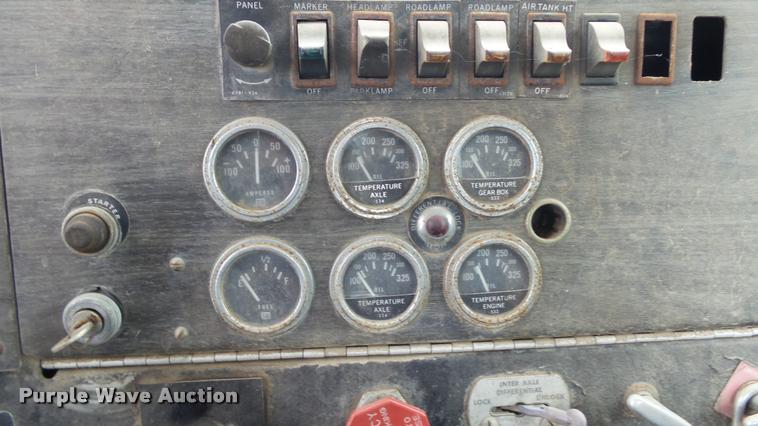 image for item K8103 1972 Kenworth T923 semi truck