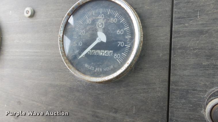 image for item K8103 1972 Kenworth T923 semi truck