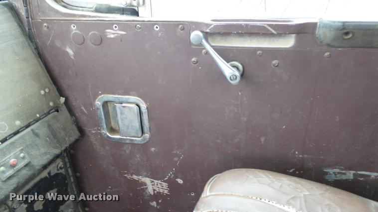 image for item K8103 1972 Kenworth T923 semi truck