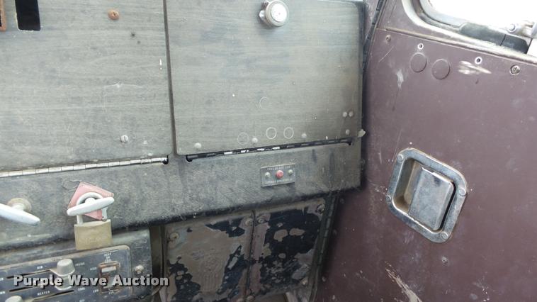 image for item K8103 1972 Kenworth T923 semi truck