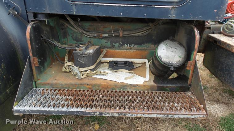 image for item K8103 1972 Kenworth T923 semi truck