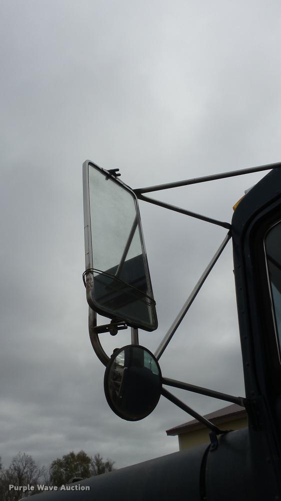 image for item K8103 1972 Kenworth T923 semi truck