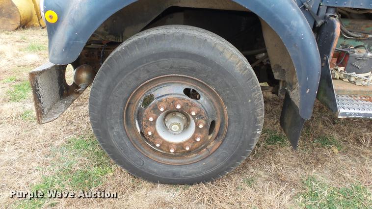 image for item K8103 1972 Kenworth T923 semi truck