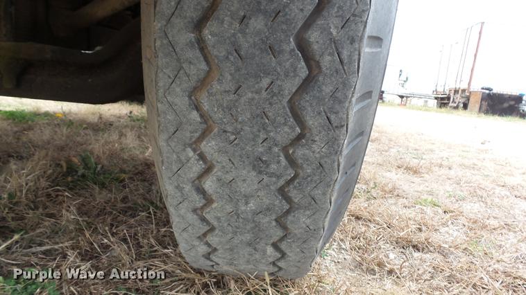 image for item K8103 1972 Kenworth T923 semi truck