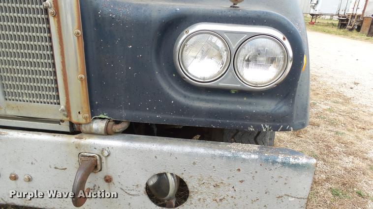 image for item K8103 1972 Kenworth T923 semi truck