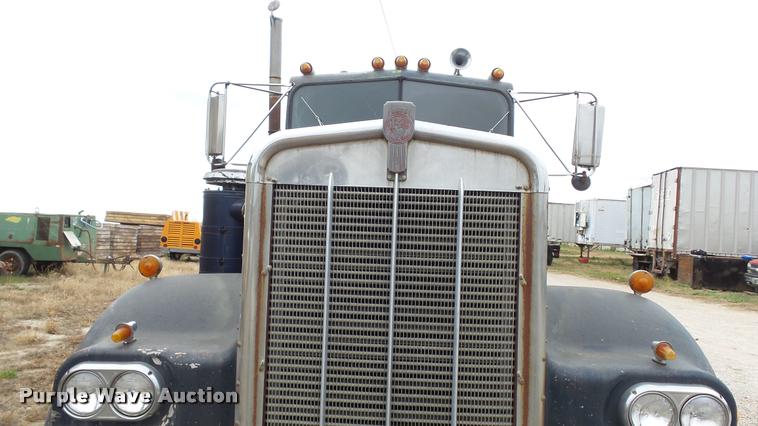 image for item K8103 1972 Kenworth T923 semi truck