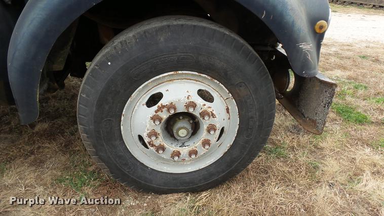 image for item K8103 1972 Kenworth T923 semi truck