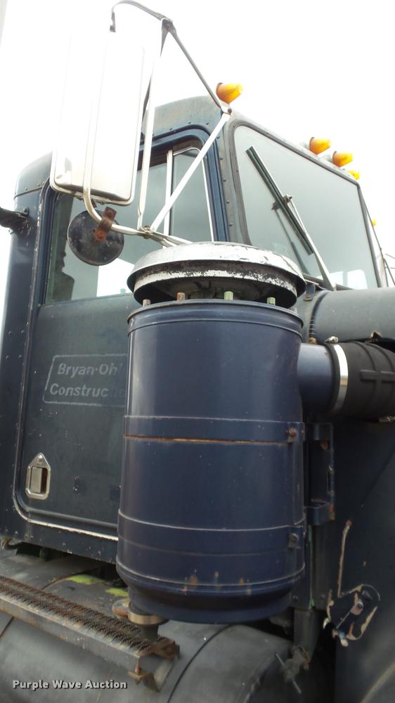 image for item K8103 1972 Kenworth T923 semi truck