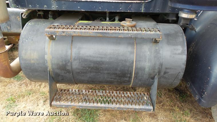 image for item K8103 1972 Kenworth T923 semi truck