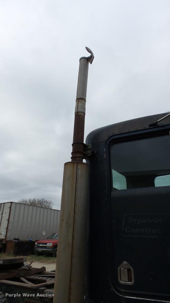 image for item K8103 1972 Kenworth T923 semi truck