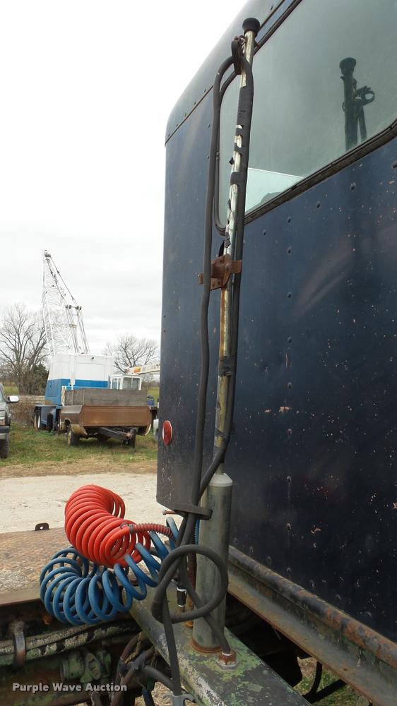 image for item K8103 1972 Kenworth T923 semi truck