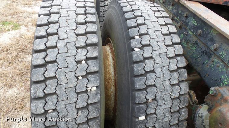 image for item K8103 1972 Kenworth T923 semi truck