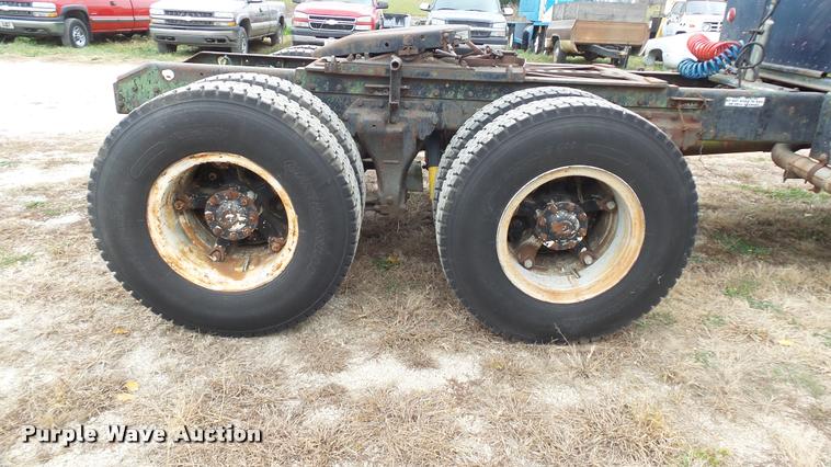 image for item K8103 1972 Kenworth T923 semi truck