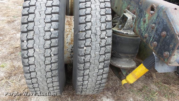 image for item K8103 1972 Kenworth T923 semi truck