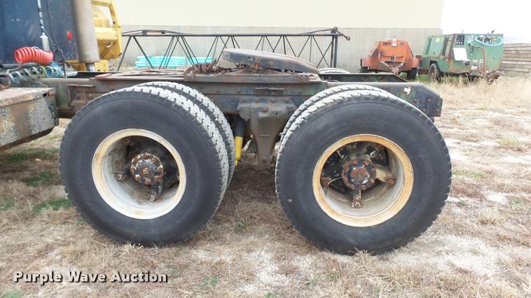 image for item K8103 1972 Kenworth T923 semi truck