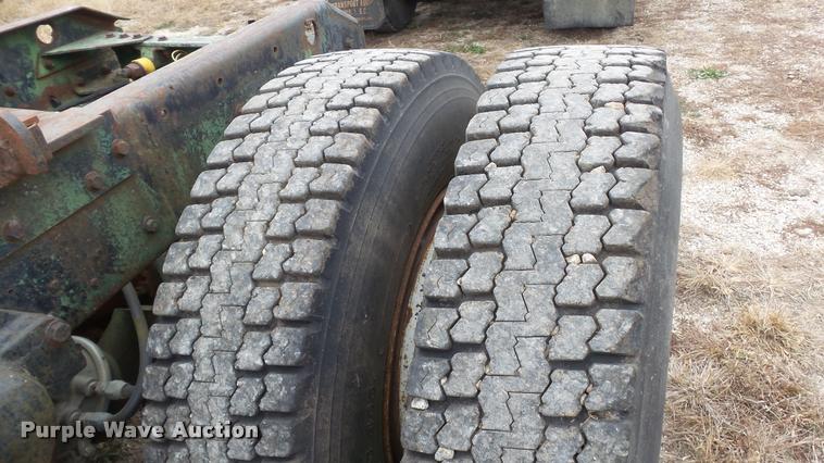 image for item K8103 1972 Kenworth T923 semi truck