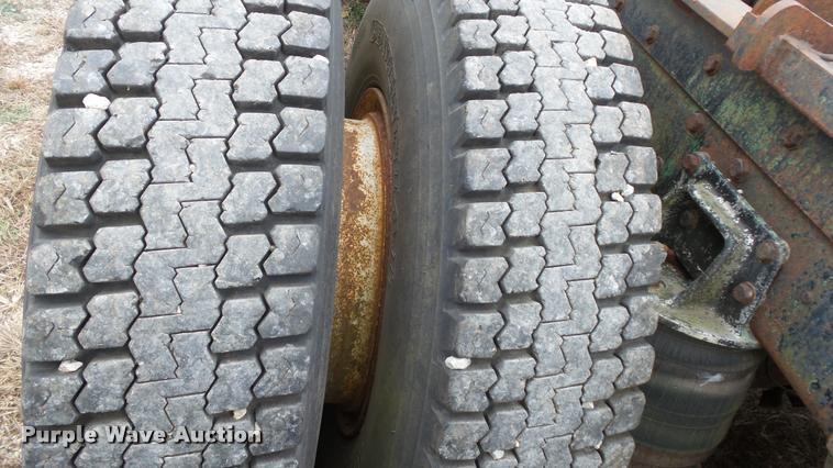 image for item K8103 1972 Kenworth T923 semi truck