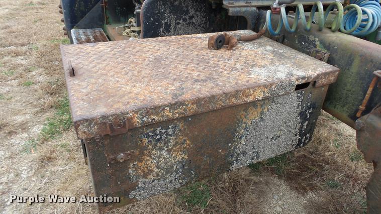 image for item K8103 1972 Kenworth T923 semi truck