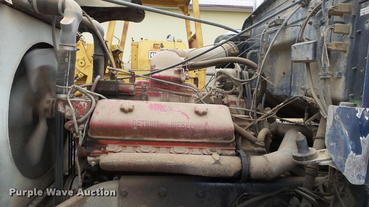 image for item K8103 1972 Kenworth T923 semi truck