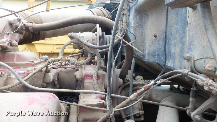 image for item K8103 1972 Kenworth T923 semi truck